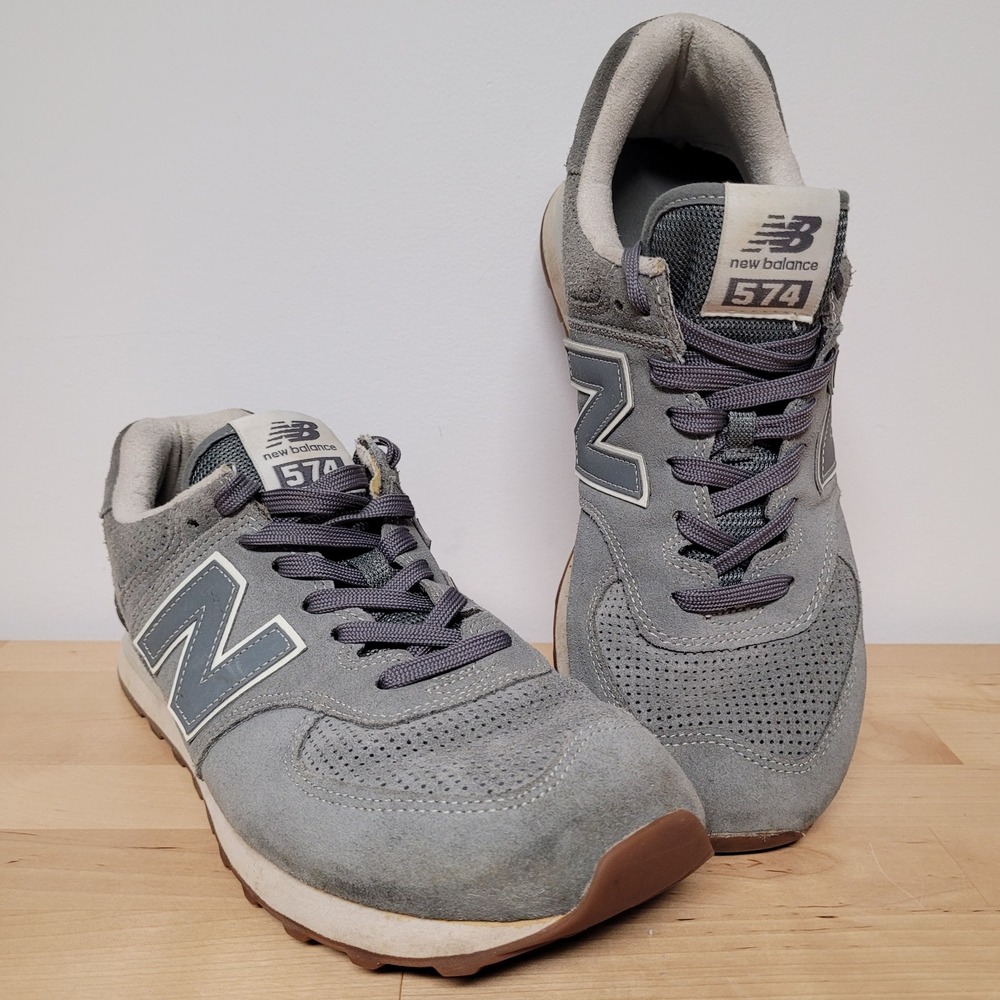 New Balance 574 Sneaker Mens 9.5 Grey ML574ESJ Suede Low Top Gum Sole